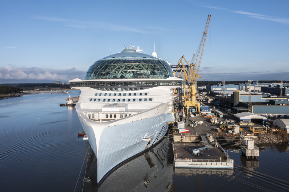 Cruise ship Icon of the Seas exterior view from front